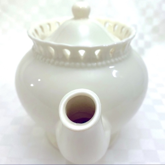 I. Godinger & Co. vintage round ivory teapot - Picture 2 of 10